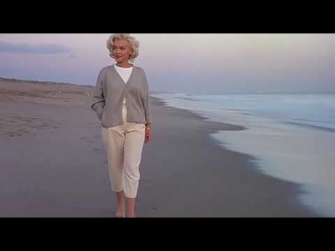 Видео: Мэрилин Монро Одри Хепбёрн Элизабет Тейлор Роми Шнайдер идут по пляжу