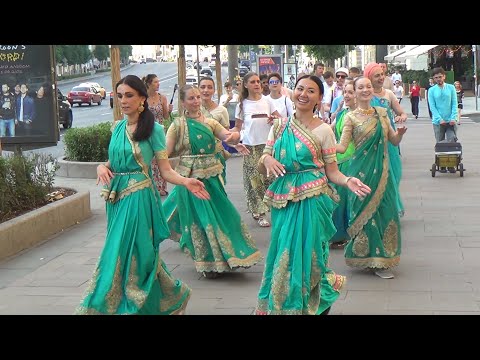 Видео: 2021 06 25 Харринама Gaura Shakti - Курская (Чкаловская). Harinama in Moscow (Russia).