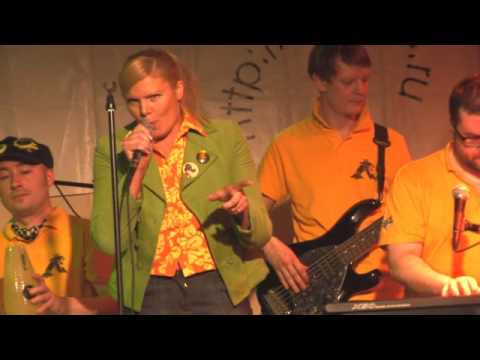 Видео: Cabernet Deneuve - Девчонка,  Crying In The Rain