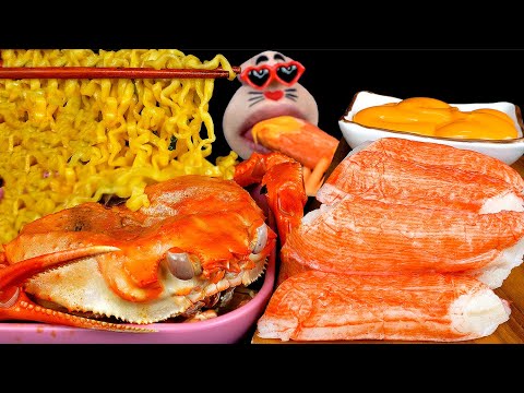 Видео: гигантская острая лапша с камчатским крабом и мясо морского краба - звуки еды (4K)