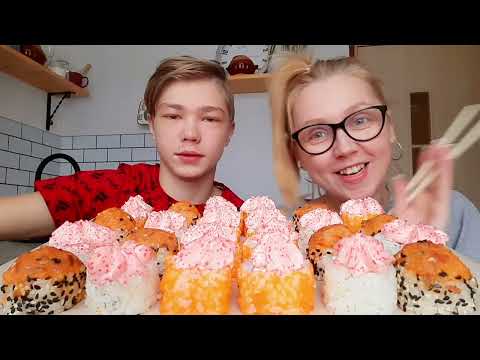 Видео: Мукбанг Часть 2 РОЛЛЫ🍣опять Rolls Давайте наберём 600 лайков👍Макс помогал людям 🤨🙂
