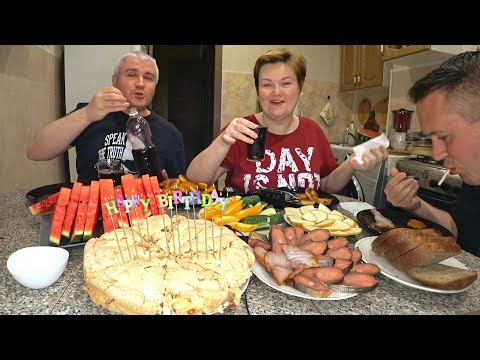 Видео: Мукбанг ОТМЕЧАЕМ 🍷🥳 ДЕНЬ РОЖДЕНЬЯ 🎂 Праздничное застолье 🍽️ ВИНО рекой 🥂 еды полный стол 🥗🍛