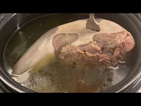 Видео: ГОВЯЖИЙ ЯЗЫК / Как приготовить сочный говяжий язык (и быстро почистить) в кастрюле и в мультиварке.