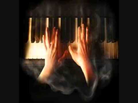 Видео: Александр Вертинский - Ваши пальцы пахнут ладаном