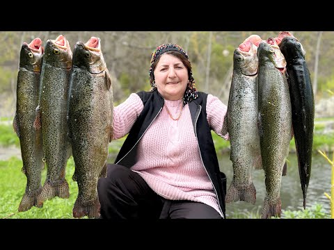 Видео: Бабушка поймала 8 кг форели и приготовила ее в дровяной печи! Лучший способ приготовить рыбу
