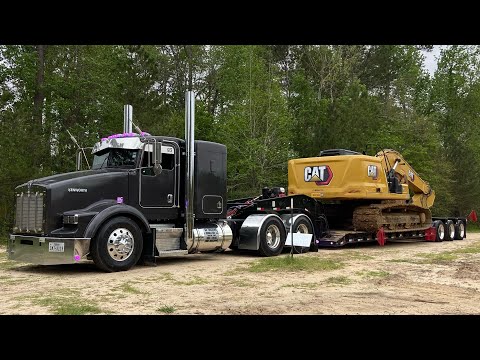 Видео: экскаватор CAT для перевозки негабаритных грузов, низкорамный трал RGN