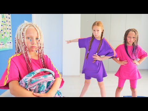 Видео: ВИОЛУ ВЫГОНЯЮТ ИЗ КОМНАТЫ в ЛАГЕРЕ!!!