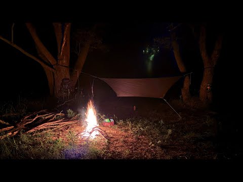 Видео: Ночевка у реки в гамаке, сало на костре, рыбалка