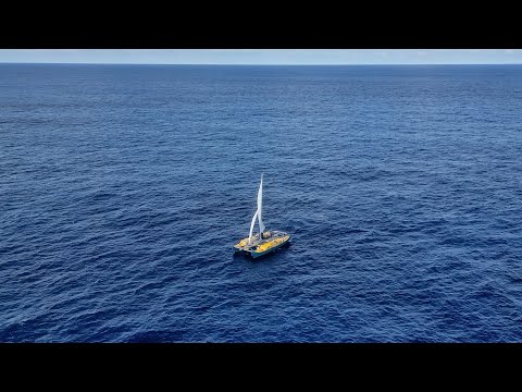 Видео: 3 дня пересечения Бискайского залива на моем незавершенном проекте катамарана.