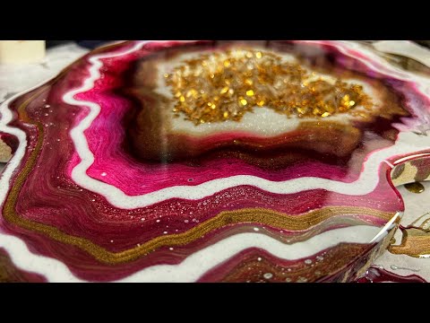 Видео: Простая жеода из золотой и рубиновой смолы 3 цветов!!!