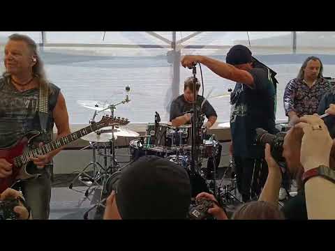 Видео: Наша новая песня "Мечты откроют дверь"!