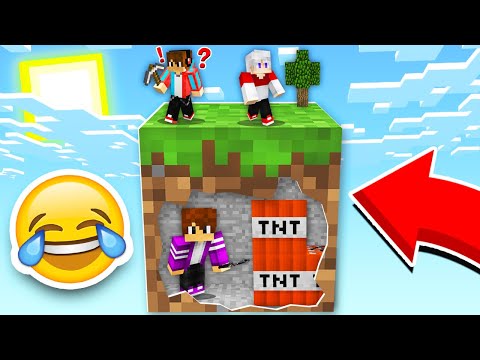 Видео: ТРОЛЛИНГ КОМПОТА И ДРУГА НА СКАЙБЛОКЕ В МАЙНКРАФТ