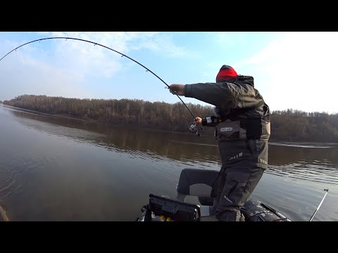 Видео: РЫБАЛКА весной МОЖЕТ ЗАКОНЧИТСЯ ТАК! Хапнул адреналина! ЩУКА трофей 2020! Обкатка и ТЮНИНГ лодки ПВХ