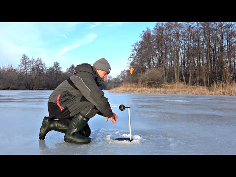 Видео: ТАМ МАТЬ! ЛЕСКА ТРЕЩИТ, РЫБА ДАВИТ! МОЯ САМАЯ БОЛЬШАЯ ЩУКА ЗИМОЙ! Зимняя рыбалка.