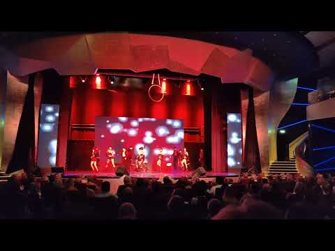 Видео: #6 MSC Splendida. вечернее шоу во второй день в море