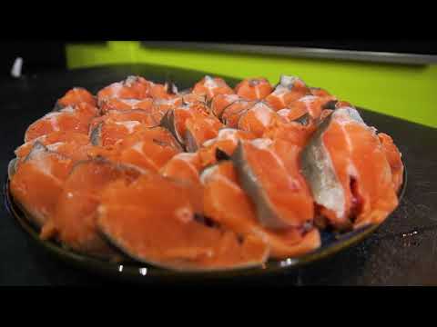 Видео: Чипсы (Джерки) из горбуши - ВЯЛИМ и СУШИМ рыбу к пиву - вкуснейший рецепт за 2 минуты!