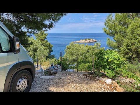 Видео: Хорватия с палаткой. Обзор и сравнение цен на кемпинг в Zuljana Maslina Vucine Sunce.