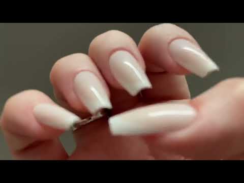 Видео: ASMR: звуки ногтей в ванной комнате / nail sounds in the bathroom