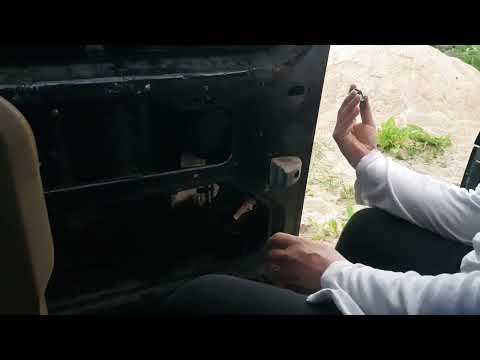 Видео: Volkswagen multivan t5 ремонт замка сдвижной двери. замена тросика или ремонт.часть 2