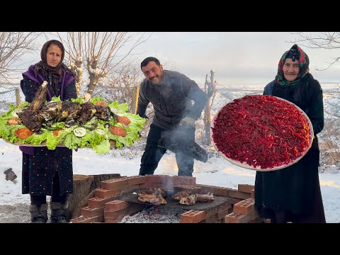 Видео: Снежная зима в кавказской деревне | Бабушка готовит говядину на огненной плите