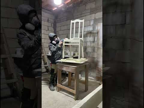 Видео: Реставрация стульев! Перекраска с орехового в белый цвет!