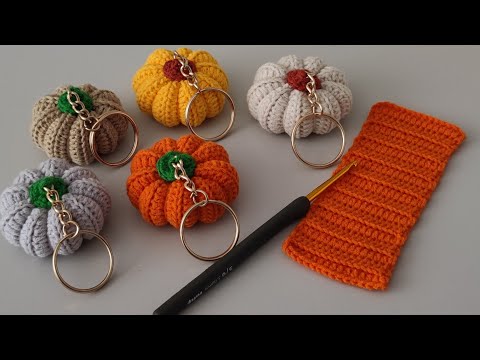 Видео: 🎃Autumsa ЛУЧШИЙ проект по вязанию крючком для начинающих — брелок-тыква! 🍂