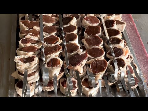 Видео: Бауырдан шашлык жасау  Қазақстан Республикасы. Шашлык. Печень.Вот это я понимаю шашлык из печени.