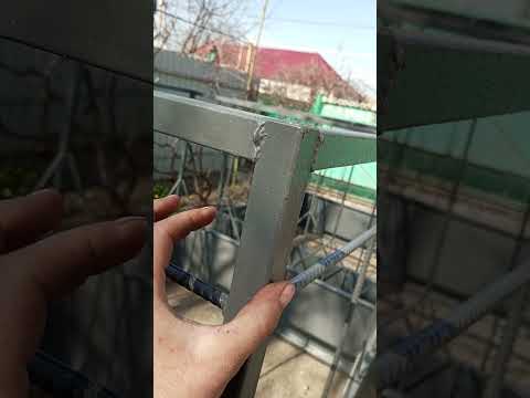 Видео: Кормушка под рулон для Крс Быков Овец