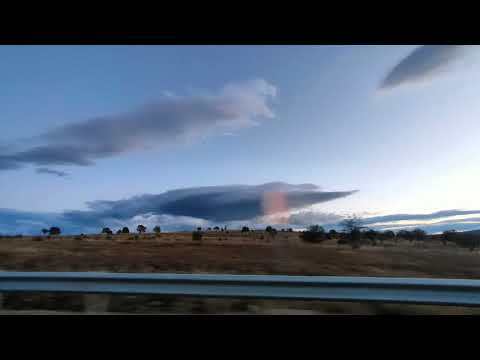 Видео: Полет космического корабля в небе