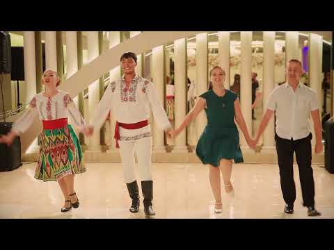 Видео: Moldavian Wedding Show | Молдавский танец на свадьбе.Surpriza Mirelui