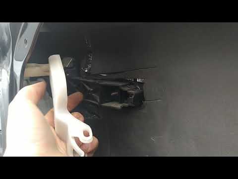 Видео: Снятие замка двери Киа Сид ( обшивки двери, стекла)
