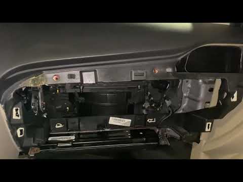 Видео: Сверчки, жужжание, скрипы на Ford Fusion и устранение их.