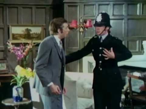 Видео: Монти Пайтон - Салат из креветок