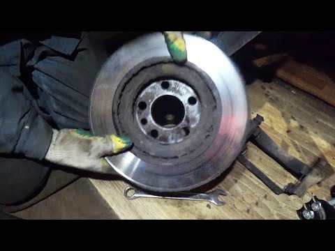 Видео: Замена переднего тормозного диска и тормозных колодок на Citroen C8 Peugeot 807 Fiat Ulysse 2