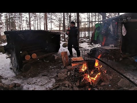 Видео: Рыбалка с ночевкой на малой избе! Заветное озеро год спустя...Лучший ВЕСЕННИЙ отдых!