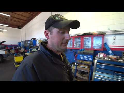 Видео: Мерседес w212 проблемы с зарядкой, сажает батарею   Автосервис в США