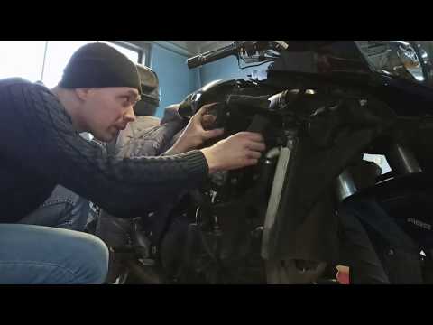 Видео: Обслуживание Замена прокладки клапанной крышки Kawasaki GTR 1400 Concourse