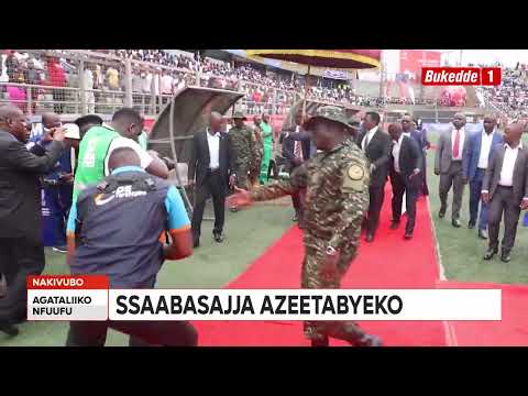 Видео: Agataliikonfuufu Радость короля Буганды появилась в финале футбольного турнира Амас