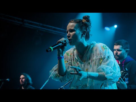 Видео: Монеточка — Переживу feat. Noize MC, Витя Исаев (Live in Warsaw 21.04.2022)