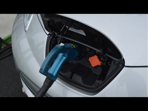 Видео: Быстрая зарядка NISSAN LEAF c дополнительной батареей