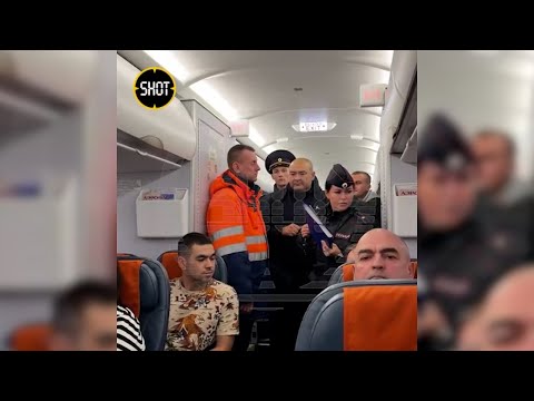 Видео: «Я непростой человек»: пьяного дебошира сняли с рейса Волгоград — Москва