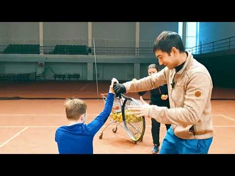 Видео: Постановка кручёной подачи в большом теннисе. Полная тренировка