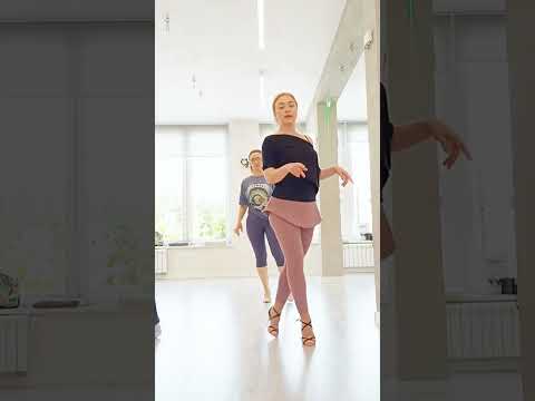 Видео: Кизомба Женский Стиль. Урок. Связка. Шаги.