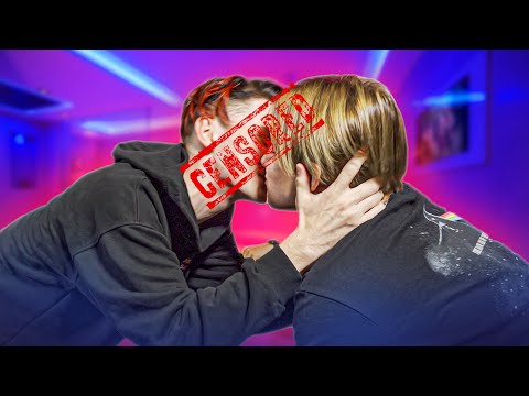 Видео: ИГРА В БУТЫЛОЧКУ ЗАШЛА СЛИШКОМ ДАЛЕКО!!!