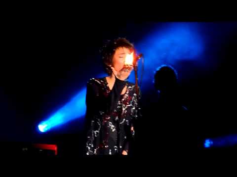 Видео: Земфира - Не стреляйте (Arena Moscow 12.12.2011)