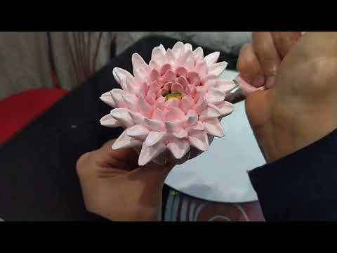 Видео: Хризантемы из Белкового Заварного Крема