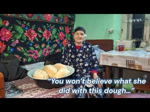 Видео: «Ти ніколи не бачив такого хліба! Бабуся показує, як це робиться» 🍞👵