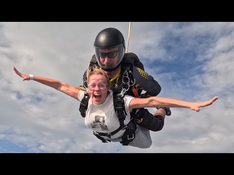 Видео: Мой первый прыжок с парашютом в Дубае! #skydivedubai