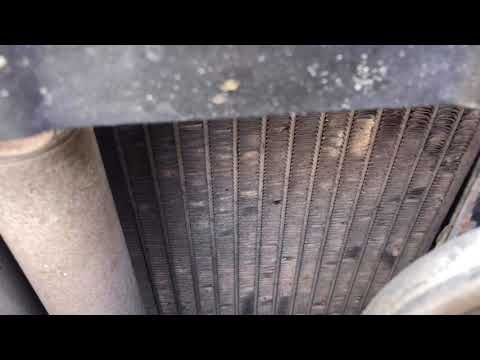 Видео: Почему давит антифриз с бачка и греется? Прокладка Гбц прогорела? Нет! Радиатор забит! Hyndai Accent