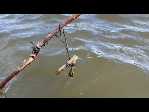 Видео: ОФИГЕТЬ ЧТО ТВОРЯТ ЭТИ ЩУКИ! Рыбалка на самоловки дедовским способом. Рыбалка на пруду